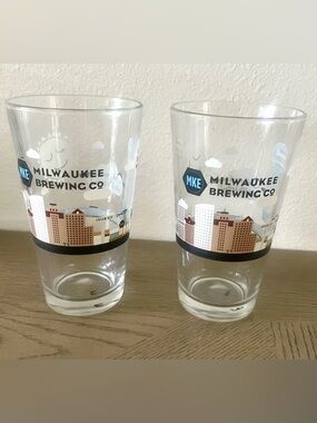 MILWAUKEE BREWING CO. - Lot of 2 Outboard Pint Beer Glasses - MKE - NEAR MINT